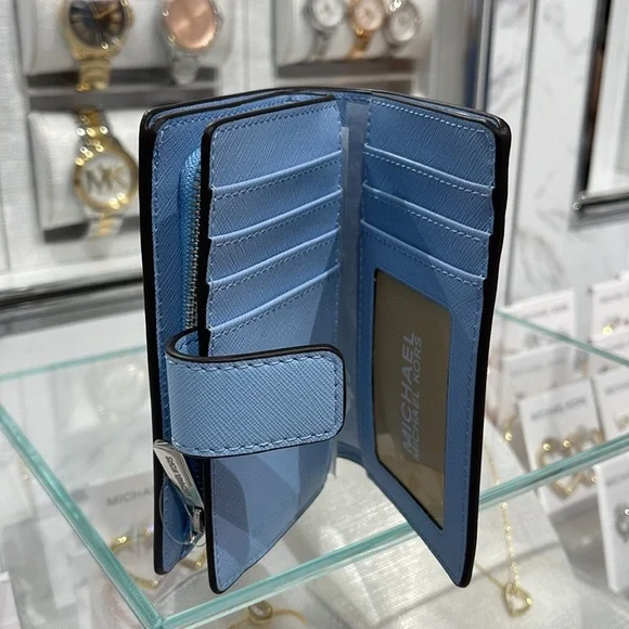 MICHAEL KORSi Medium Saffiano Leather Bifold WalletLIGHT SKYNWT